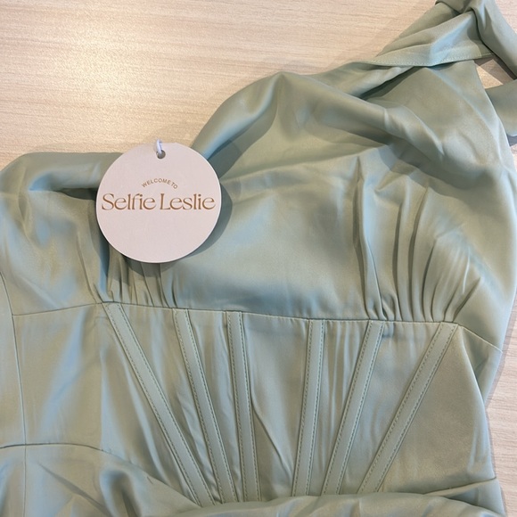 Selfie Leslie one-shoulder split midi dress in mint color - Picture 6 of 6